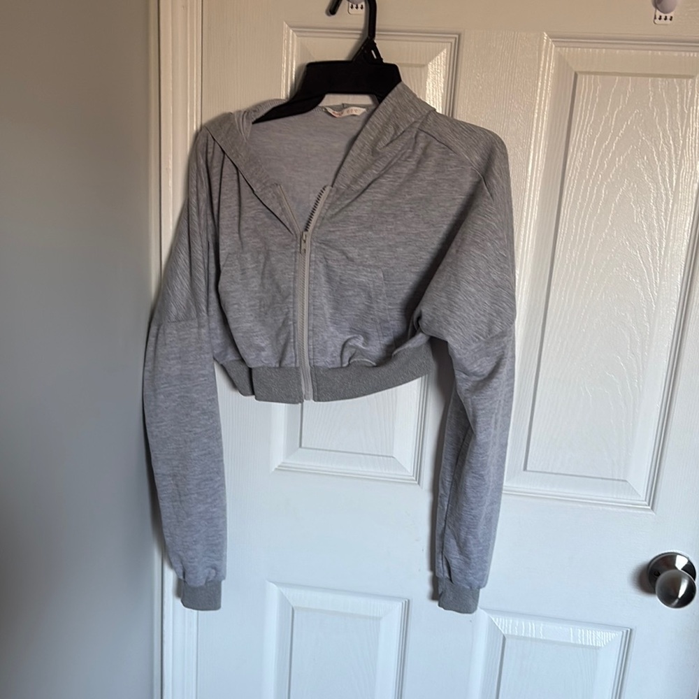 ROMWE Gray Cropped Zipper Sweater with Relaxed Fit and Hood